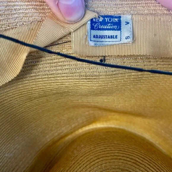 Vintage New York Creation little straw hat with veil display picture 2